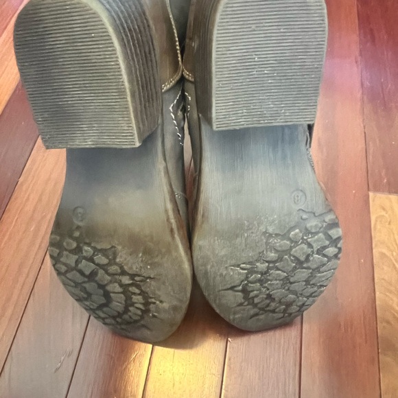 American Rag Booties -size 8 - Picture 4 of 9